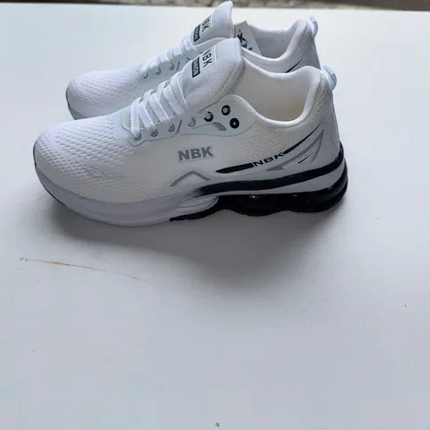 Sneaker NBK White Edition Weiß Schwarz Sportschuhe Mesh atmungsaktiv Dämpfung &ndash; Bild 4